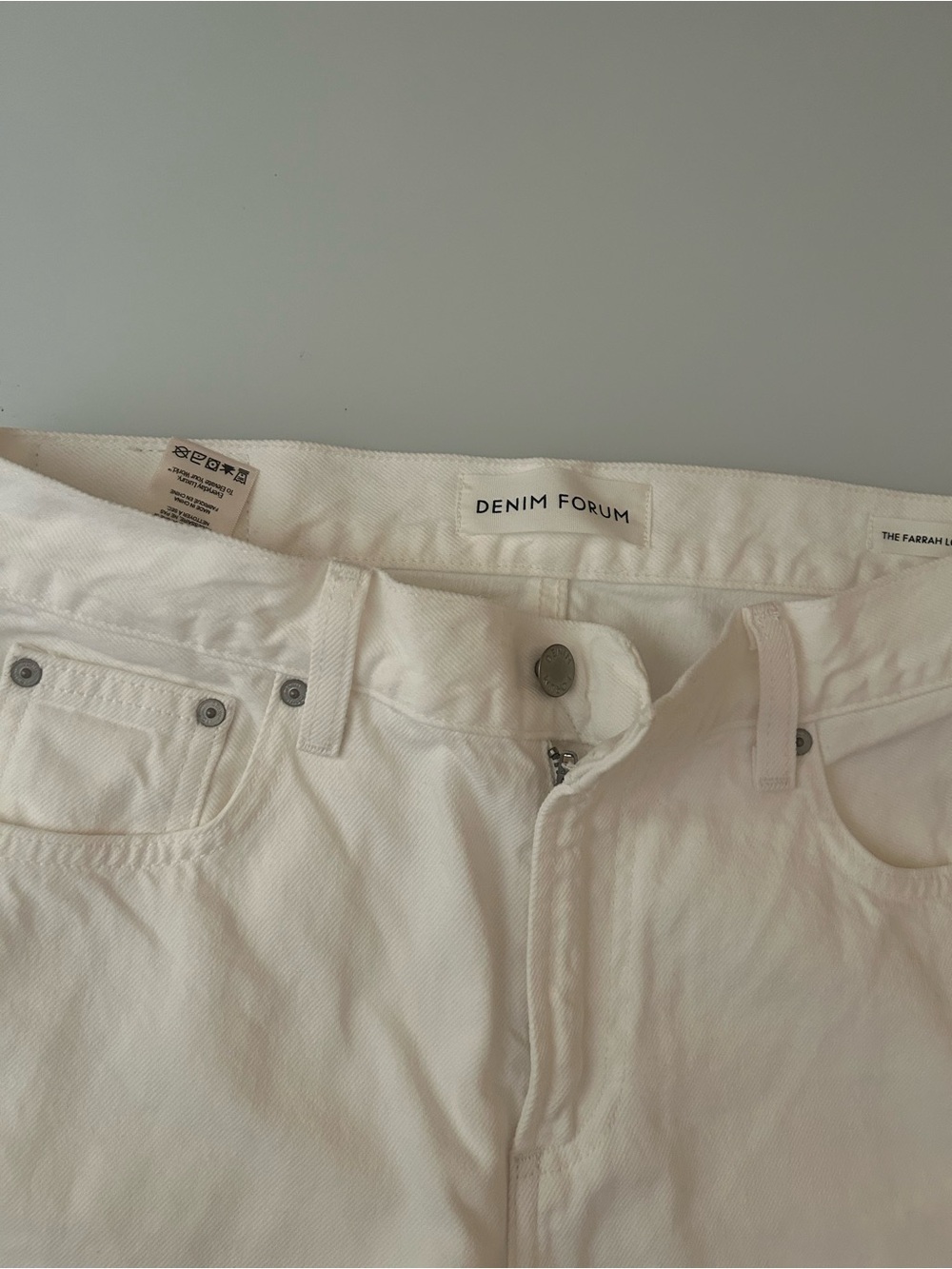 Aritzia Denim Forum Women’s White Slim Straight Jeans